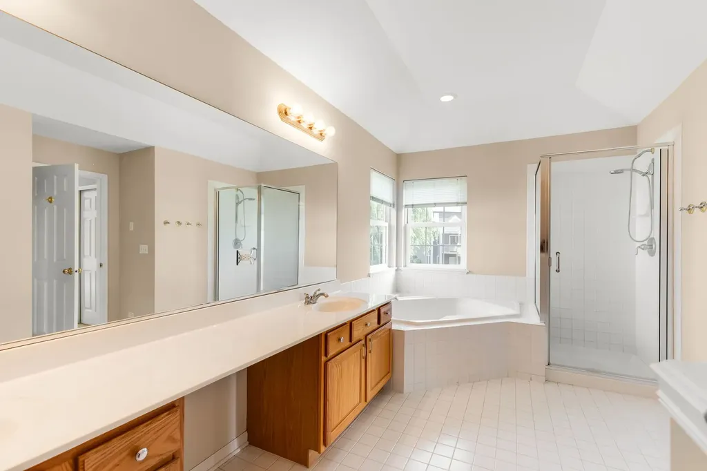 3 Barton Creek Court Lake In The Hills IL 60156