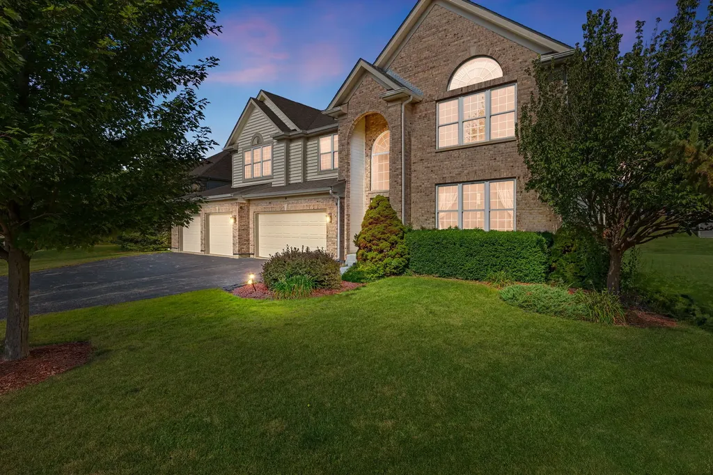 3 Barton Creek Court Lake In The Hills IL 60156