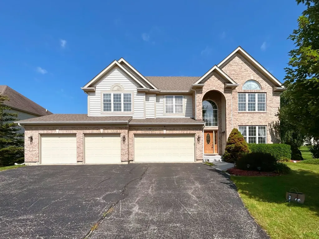 3 Barton Creek Court Lake In The Hills IL 60156