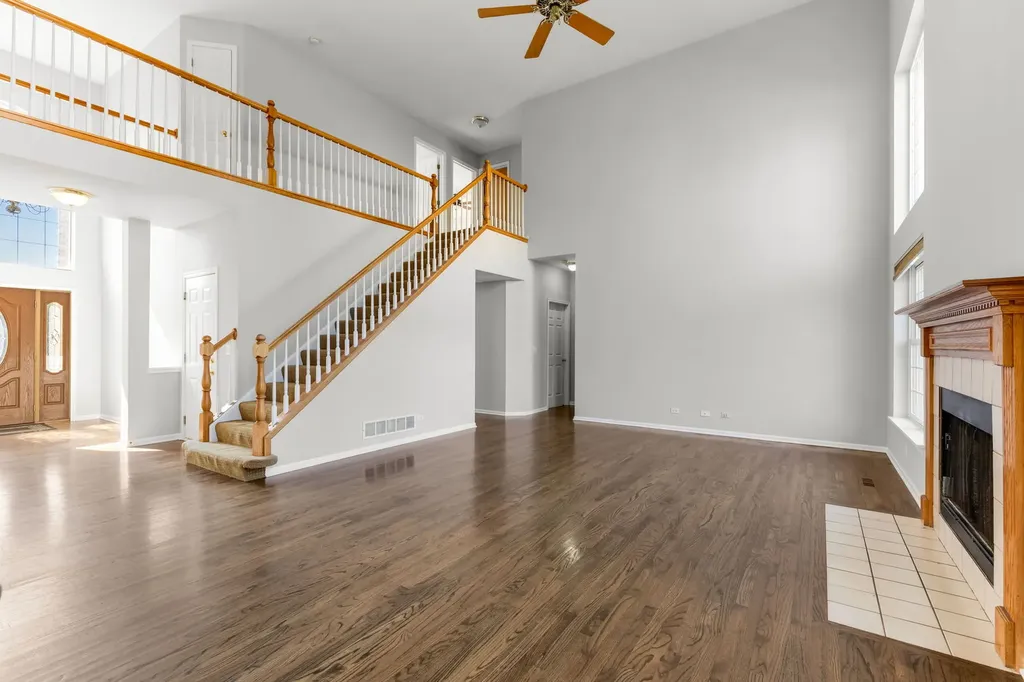 3 Barton Creek Court Lake In The Hills IL 60156