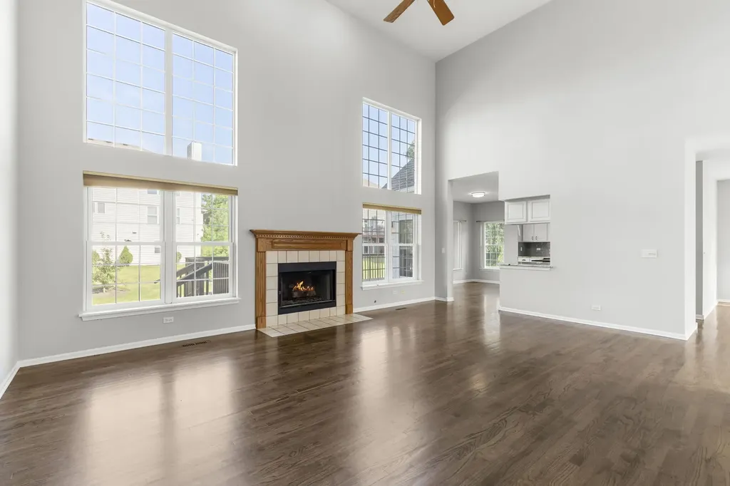 3 Barton Creek Court Lake In The Hills IL 60156