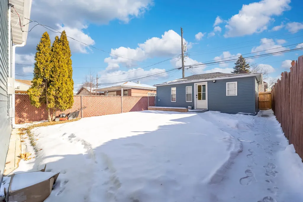 6235 South Kedvale Avenue Chicago IL 60629