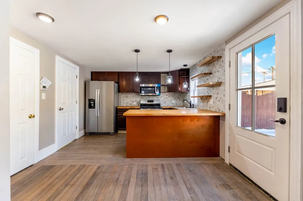 6235 South Kedvale Avenue Chicago IL 60629