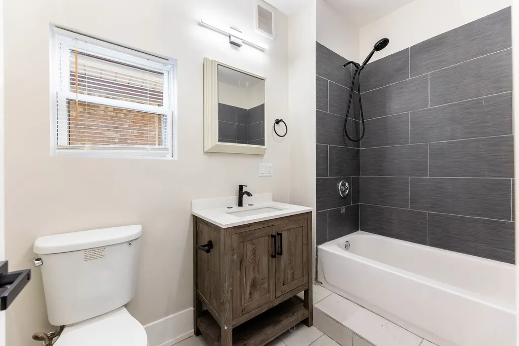 6235 South Kedvale Avenue Chicago IL 60629