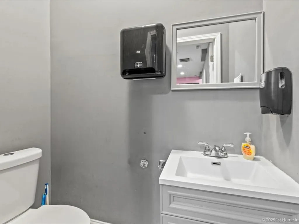 8204 South Stony Island Avenue Chicago IL 60617