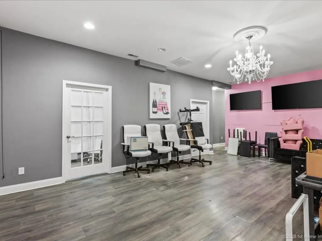 8204 South Stony Island Avenue Chicago IL 60617
