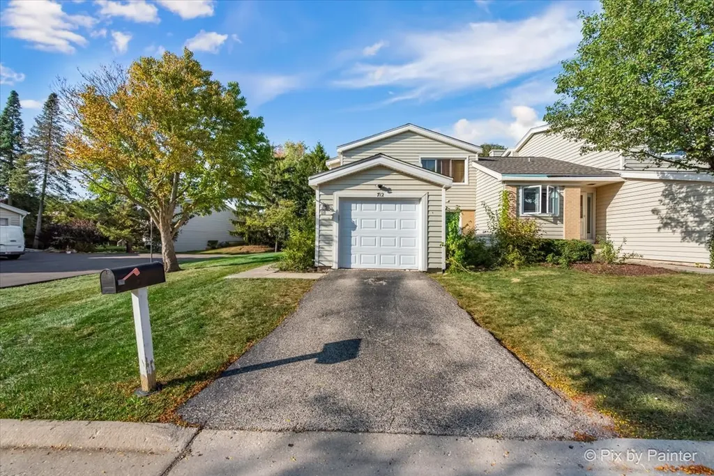 712 Scarbrough Circle Hoffman Estates IL 60169
