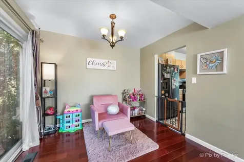 712 Scarbrough Circle Hoffman Estates IL 60169