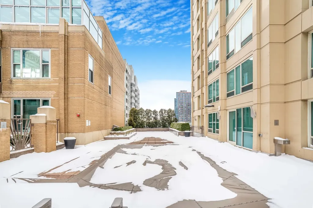 33 West Ontario Street Chicago IL 60654