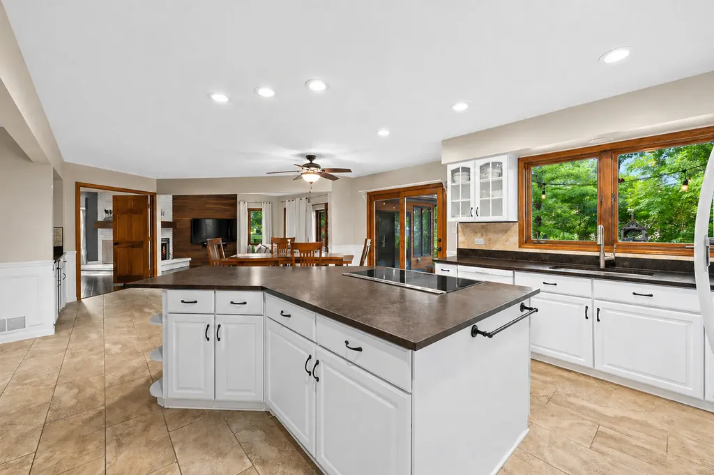 2734 Alyssa Drive Naperville IL 60565