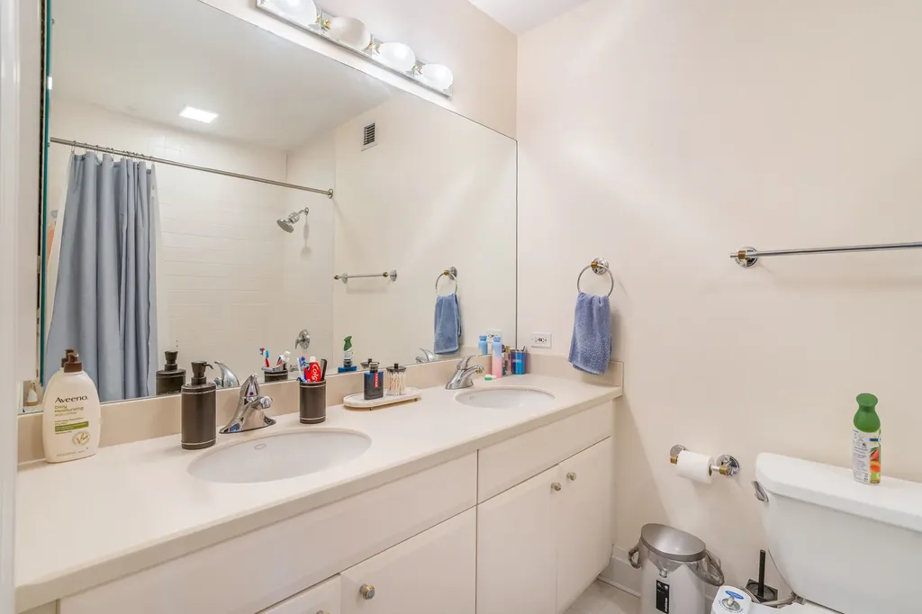 33 West Ontario Street Chicago IL 60654