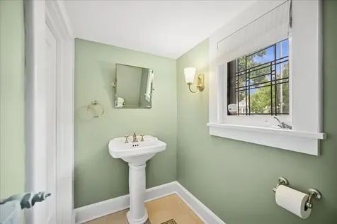 100 Old Green Bay Road Winnetka IL 60093