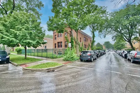 2437 West North Shore Avenue Chicago IL 60645