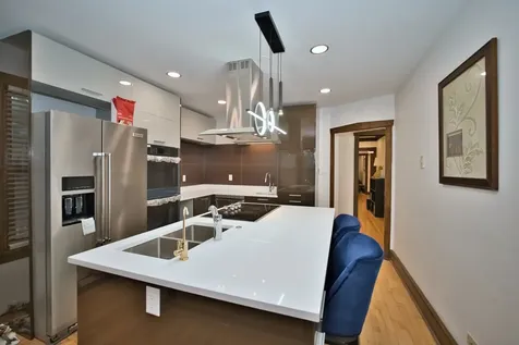 2437 West North Shore Avenue Chicago IL 60645
