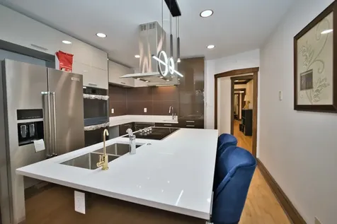 2437 West North Shore Avenue Chicago IL 60645