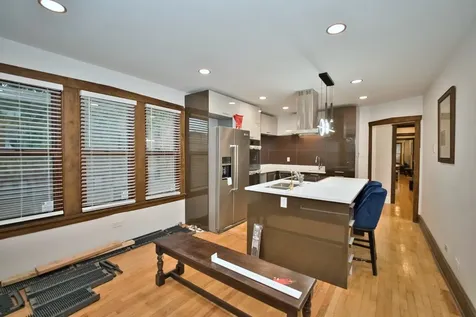 2437 West North Shore Avenue Chicago IL 60645