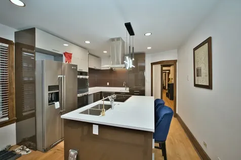 2437 West North Shore Avenue Chicago IL 60645