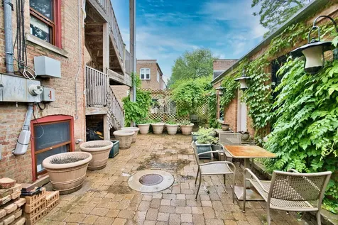 2437 West North Shore Avenue Chicago IL 60645
