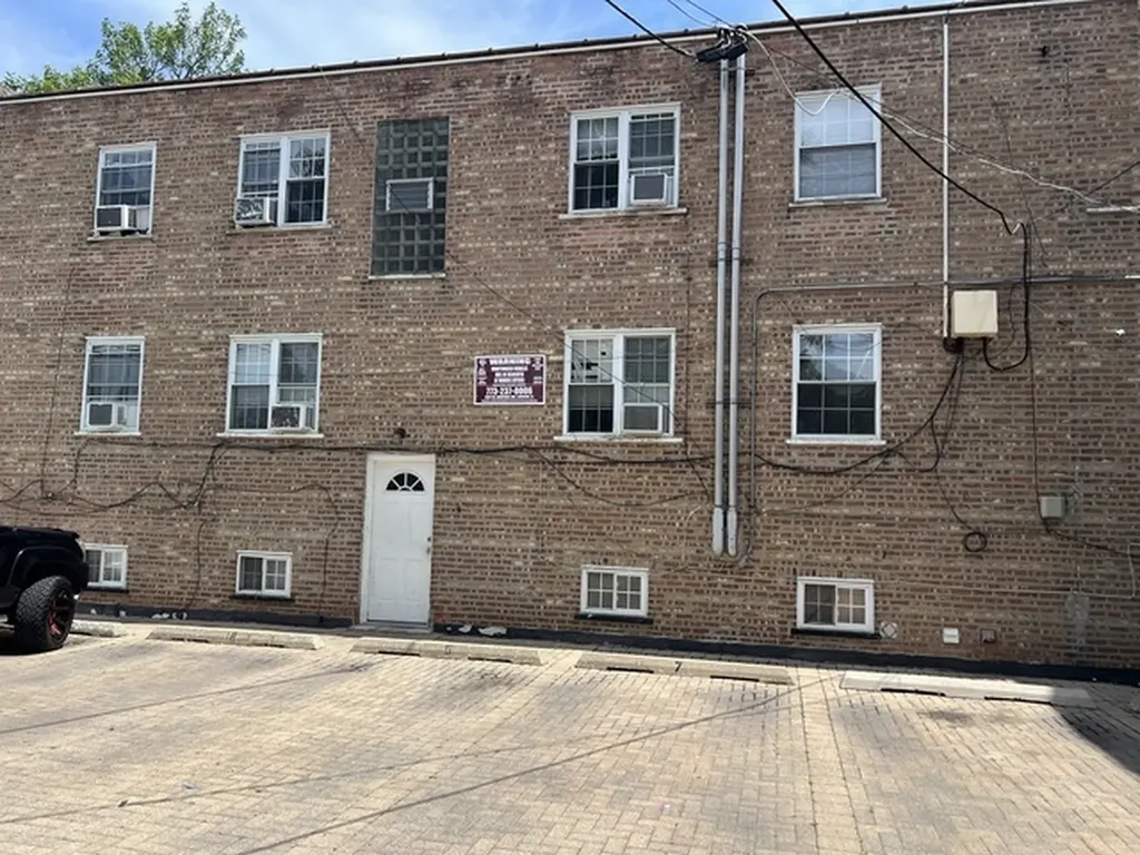 5205 West Drummond Place Chicago IL 60639