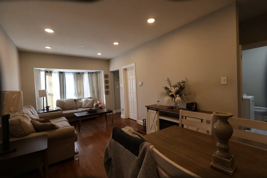 5409 South Sawyer Avenue Chicago IL 60632
