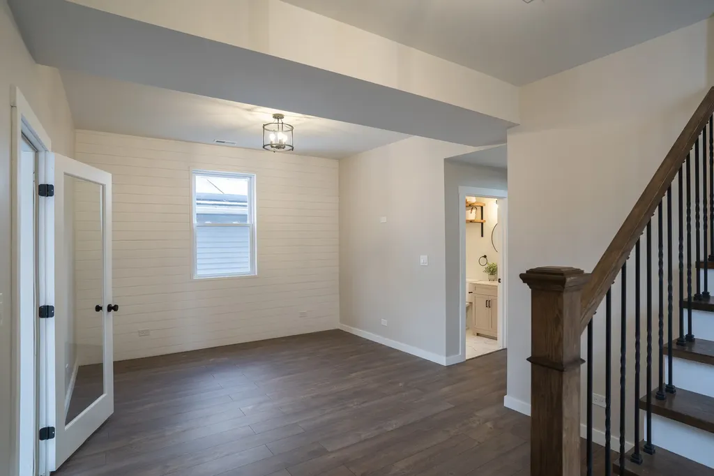 1537 West 110th Street Chicago IL 60643