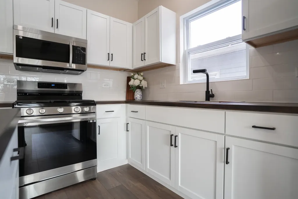 1537 West 110th Street Chicago IL 60643