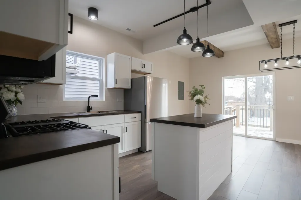 1537 West 110th Street Chicago IL 60643