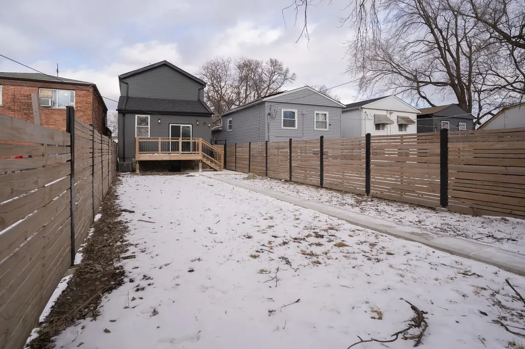 1537 West 110th Street Chicago IL 60643
