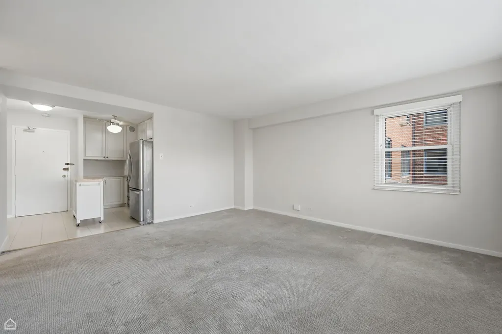 2909 North Sheridan Road Chicago IL 60657