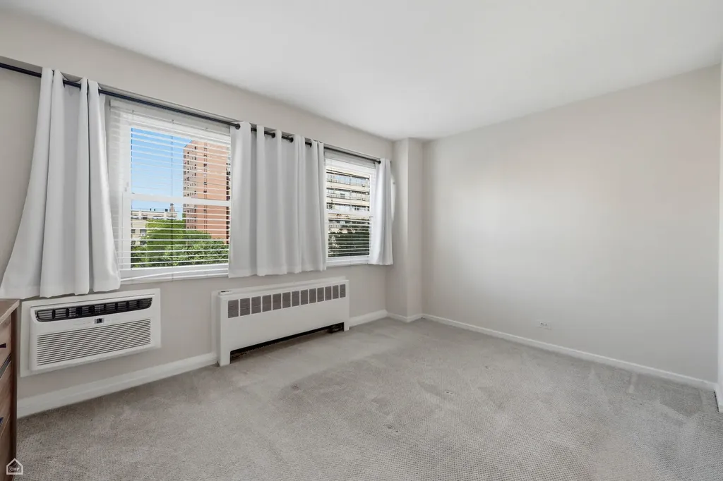 2909 North Sheridan Road Chicago IL 60657