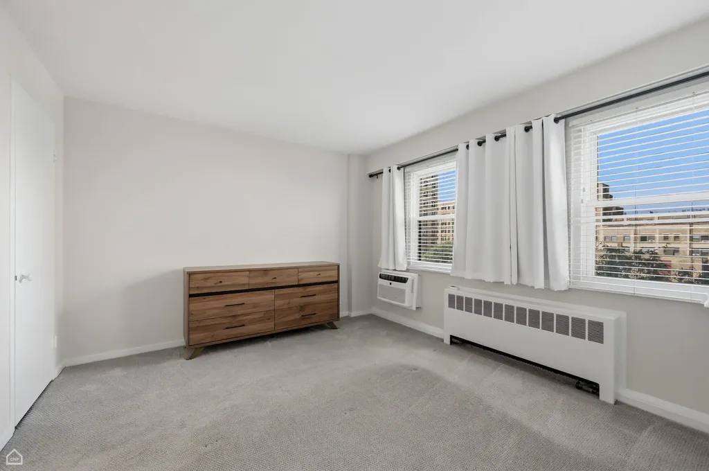 2909 North Sheridan Road Chicago IL 60657