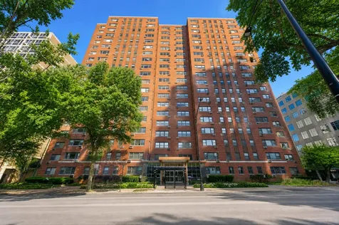 2909 North Sheridan Road Chicago IL 60657