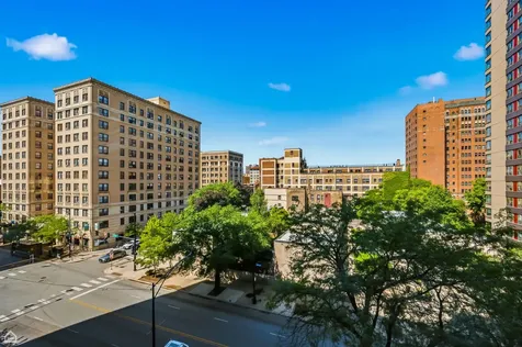 2909 North Sheridan Road Chicago IL 60657