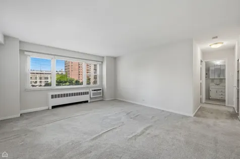 2909 North Sheridan Road Chicago IL 60657