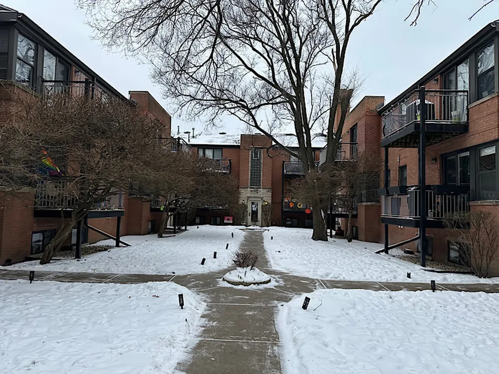 7334 North Winchester Avenue Chicago IL 60626