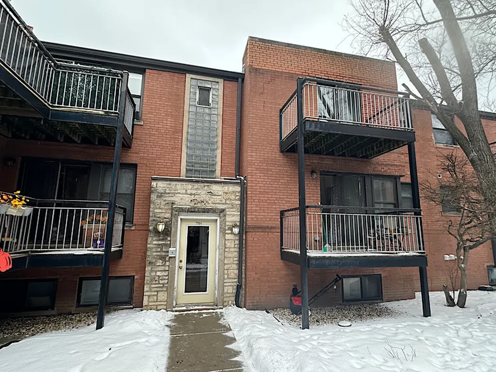 7334 North Winchester Avenue Chicago IL 60626