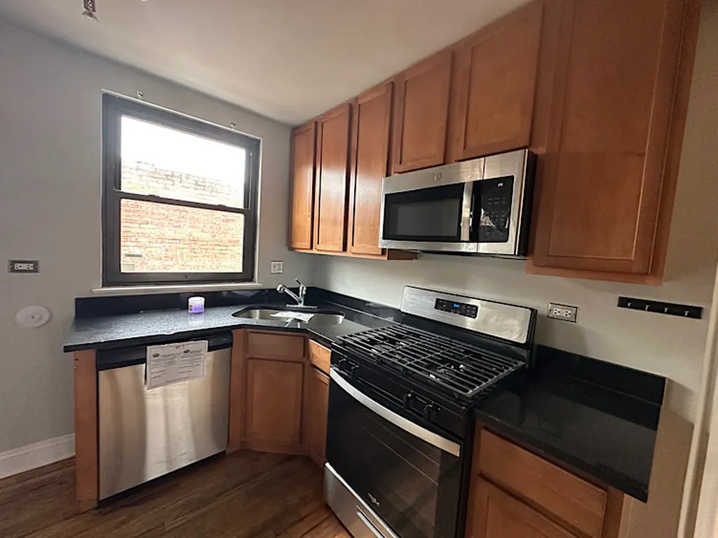 7334 North Winchester Avenue Chicago IL 60626