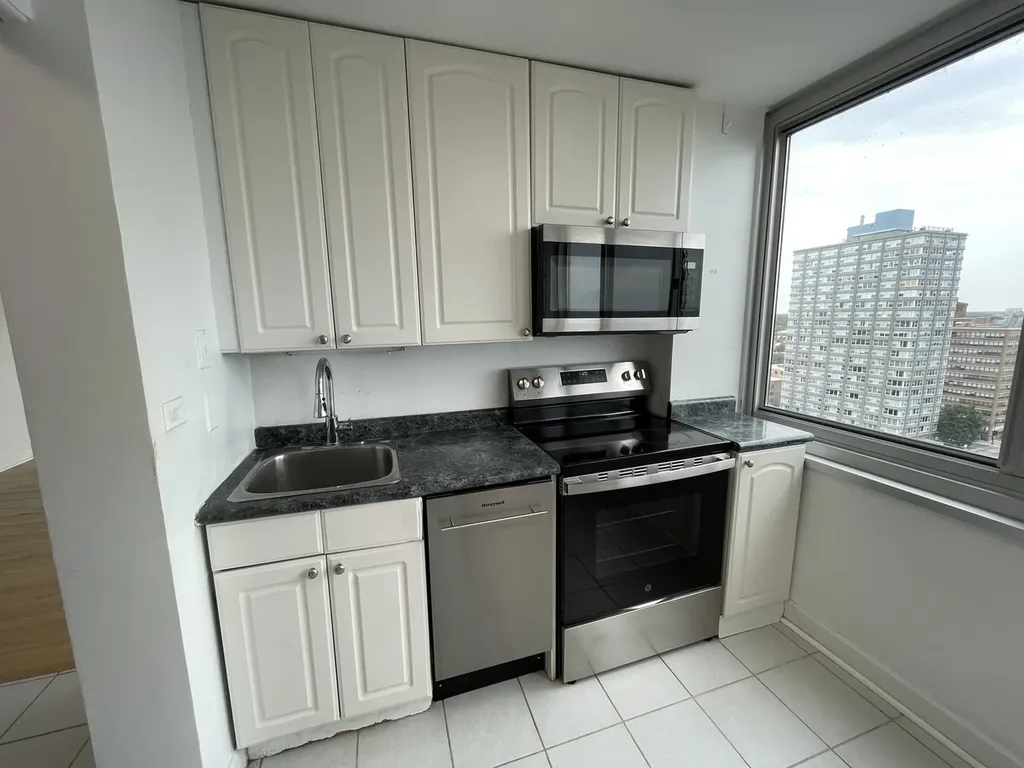5601 North Sheridan Road Chicago IL 60660