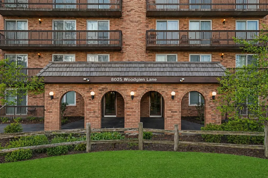 8025 Woodglen Lane Downers Grove IL 60516