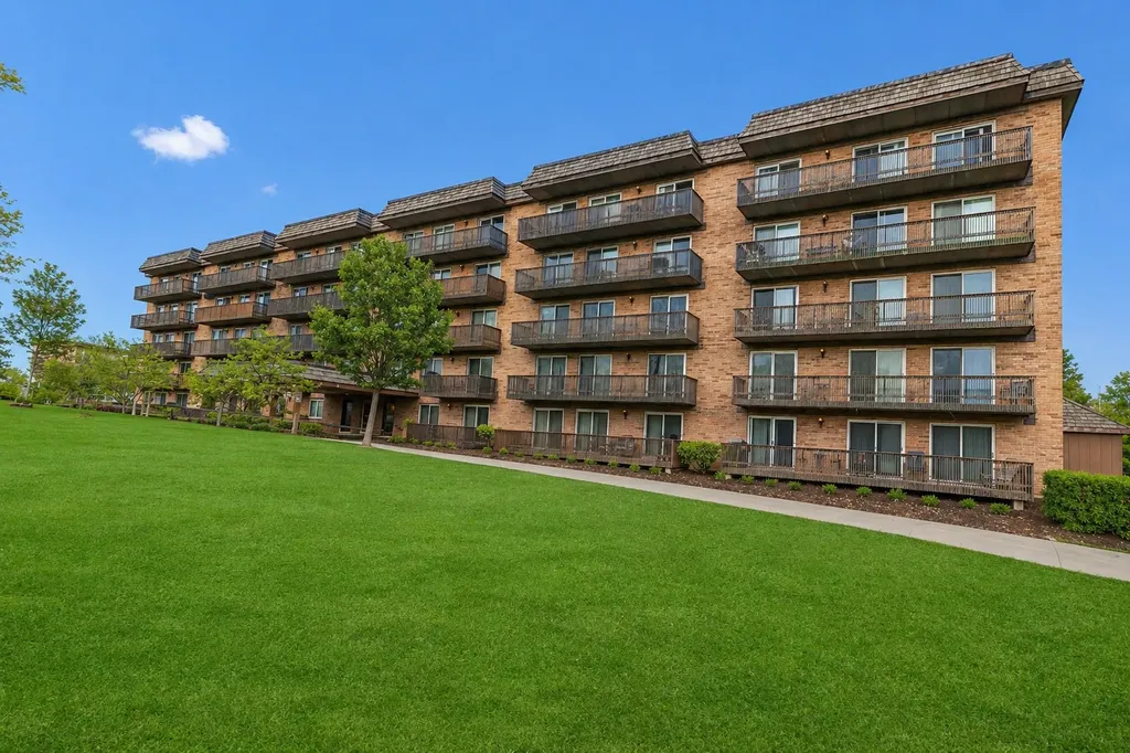 8025 Woodglen Lane Downers Grove IL 60516
