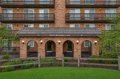 8025 Woodglen Lane Downers Grove IL 60516