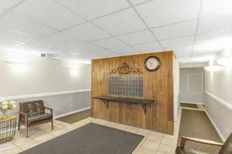 8025 Woodglen Lane Downers Grove IL 60516