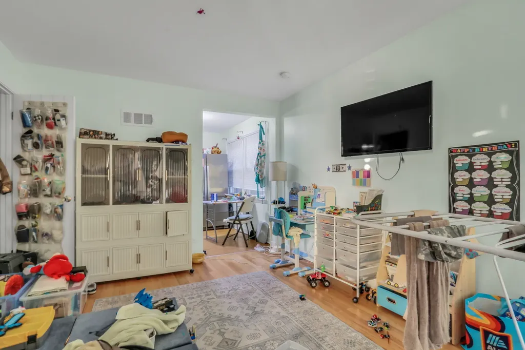4956 Louise Street Skokie IL 60077