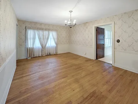 9319 North Knight Avenue Des Plaines IL 60016