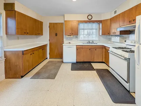 9319 North Knight Avenue Des Plaines IL 60016