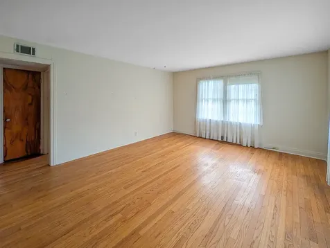 9319 North Knight Avenue Des Plaines IL 60016