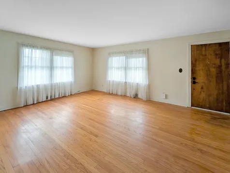 9319 North Knight Avenue Des Plaines IL 60016