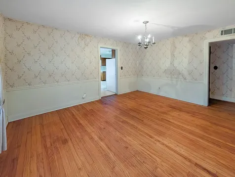 9319 North Knight Avenue Des Plaines IL 60016