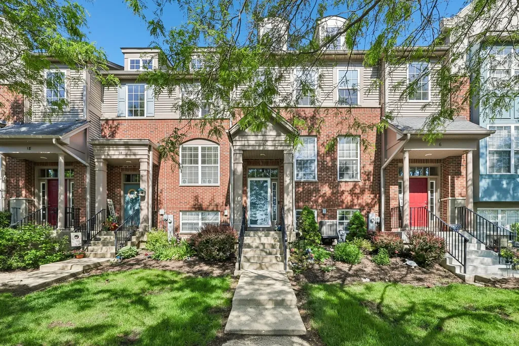 10 Thomas Court Grayslake IL 60030
