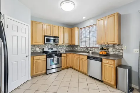 10 Thomas Court Grayslake IL 60030